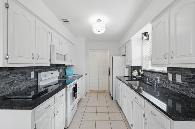 1661 Clydesdale Drive, Lewisville, TX 75067