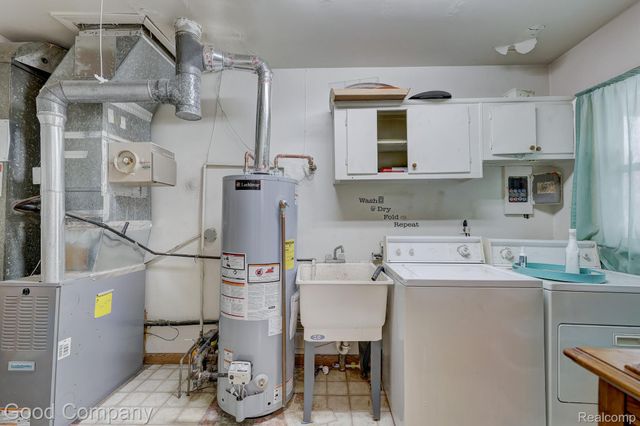 1176 E Kalama Avenue, Madison Heights, MI 48071