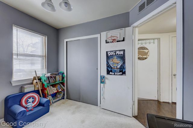 1176 E Kalama Avenue, Madison Heights, MI 48071