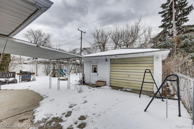 1176 E Kalama Avenue, Madison Heights, MI 48071