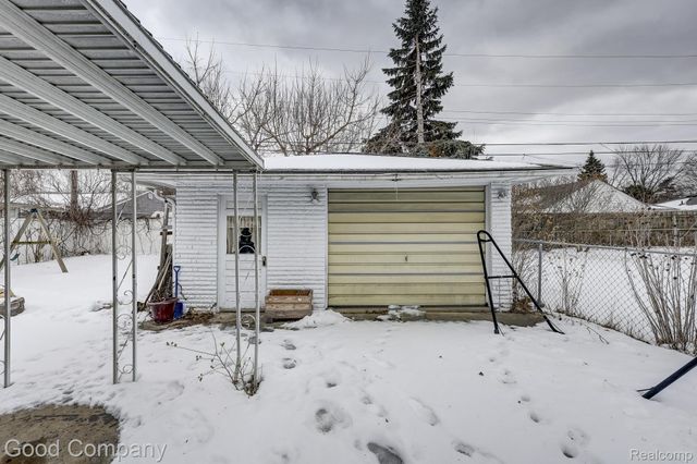 1176 E Kalama Avenue, Madison Heights, MI 48071