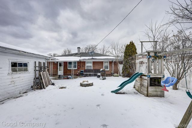 1176 E Kalama Avenue, Madison Heights, MI 48071