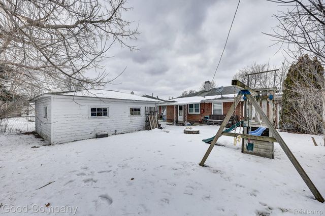 1176 E Kalama Avenue, Madison Heights, MI 48071