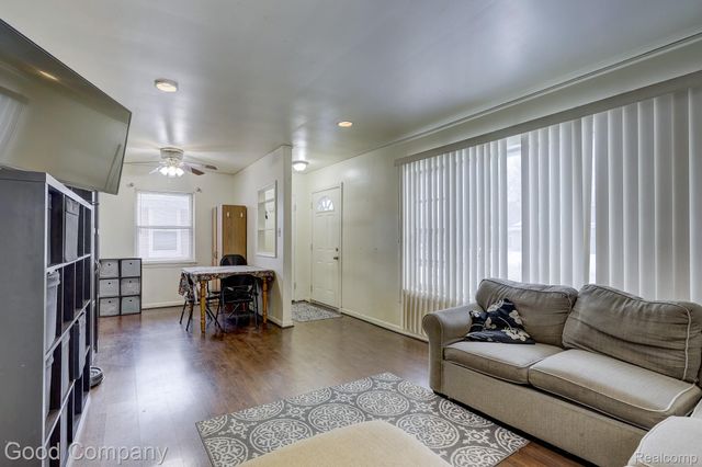 1176 E Kalama Avenue, Madison Heights, MI 48071