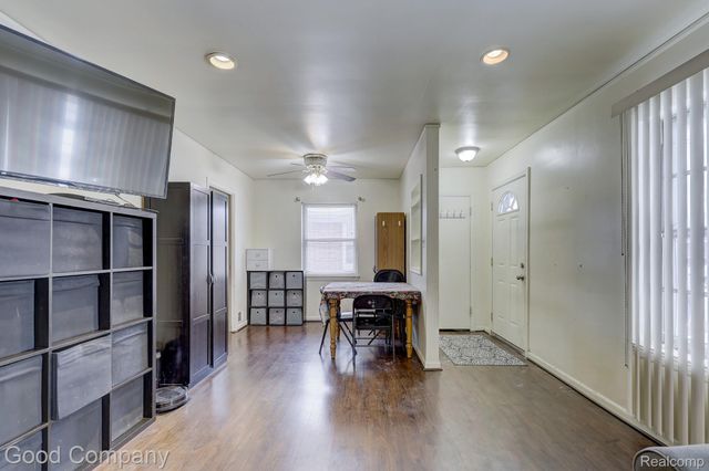 1176 E Kalama Avenue, Madison Heights, MI 48071