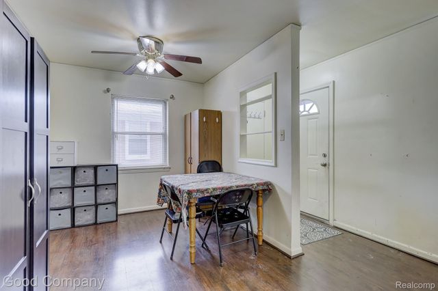 1176 E Kalama Avenue, Madison Heights, MI 48071