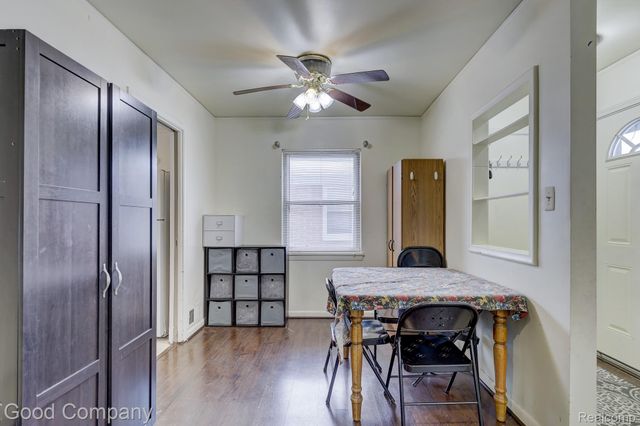 1176 E Kalama Avenue, Madison Heights, MI 48071