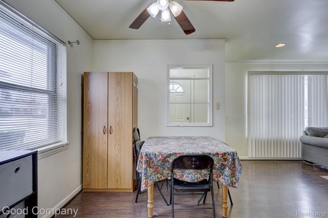 1176 E Kalama Avenue, Madison Heights, MI 48071