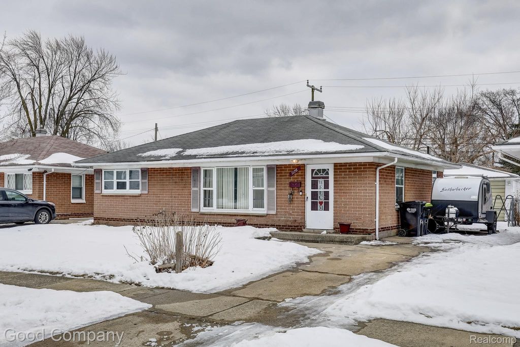 1176 E Kalama Avenue, Madison Heights, MI 48071