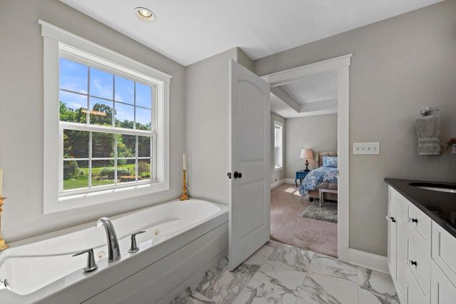 200 Nashotah ROAD, Nashotah, WI 53058
