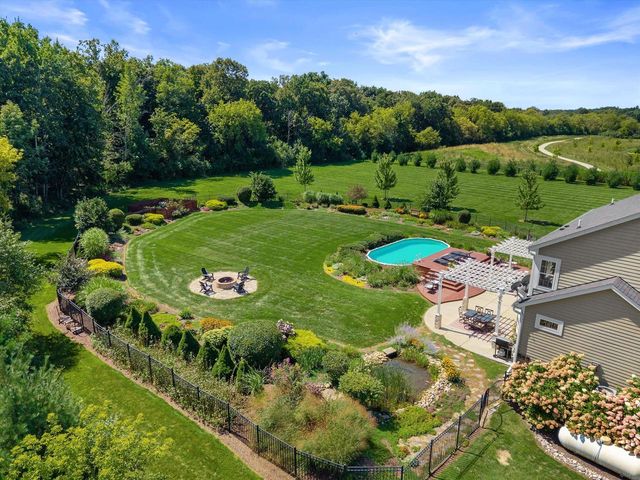 200 Nashotah ROAD, Nashotah, WI 53058