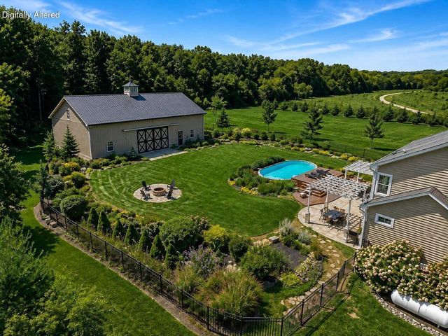 200 Nashotah ROAD, Nashotah, WI 53058