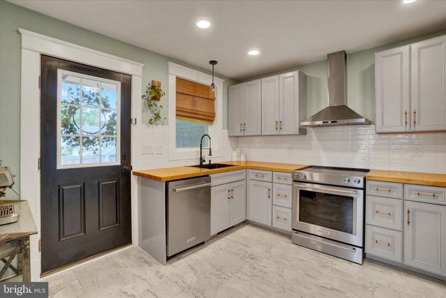 828 S QUEEN ST, York, PA 17403