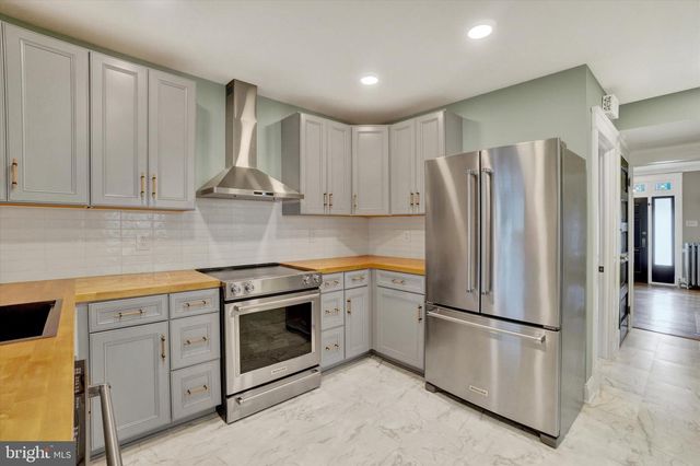 828 S QUEEN ST, York, PA 17403