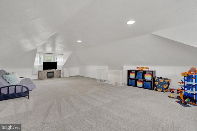 828 S QUEEN ST, York, PA 17403