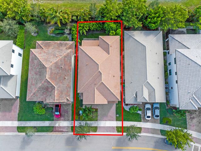 8870 NW 37th Dr, Coral Springs, FL 33065