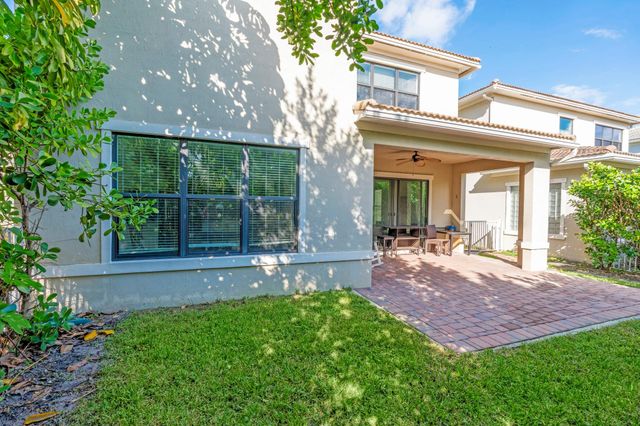 8870 NW 37th Dr, Coral Springs, FL 33065