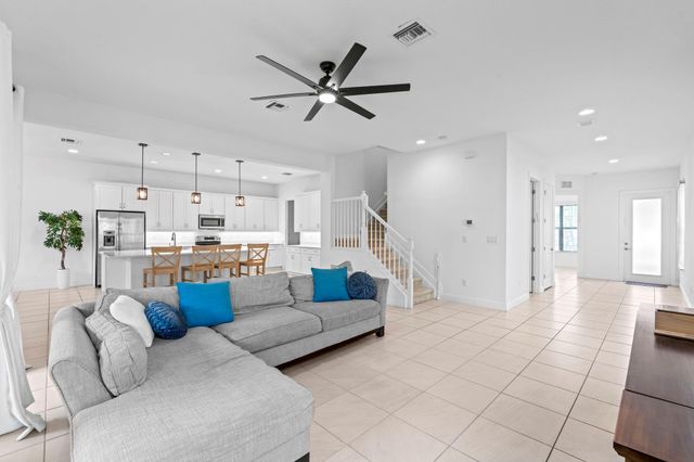 8870 NW 37th Dr, Coral Springs, FL 33065