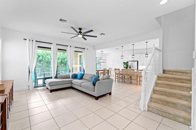 8870 NW 37th Dr, Coral Springs, FL 33065