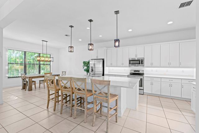 8870 NW 37th Dr, Coral Springs, FL 33065