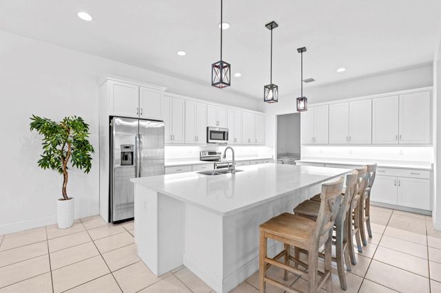 8870 NW 37th Dr, Coral Springs, FL 33065