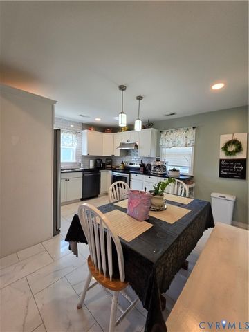 623 Harding St, Petersburg, VA 23083