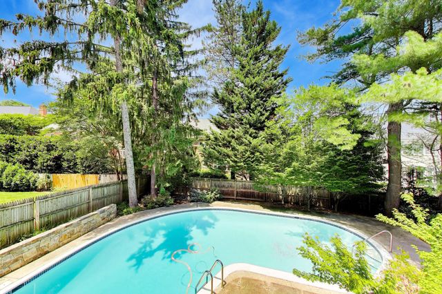4238 50TH ST NW, Washington, DC 20016