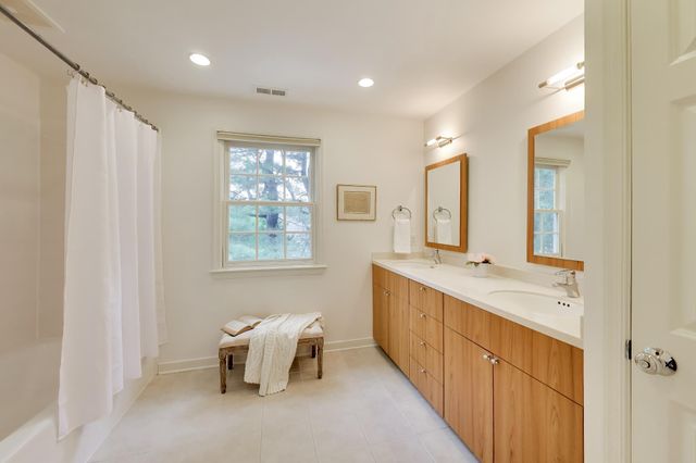 4238 50TH ST NW, Washington, DC 20016