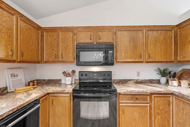 8461 Vagabond Lane N, Maple Grove, MN 55311