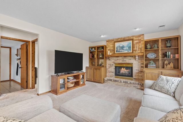 8461 Vagabond Lane N, Maple Grove, MN 55311