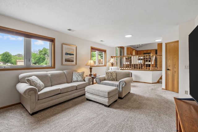 8461 Vagabond Lane N, Maple Grove, MN 55311