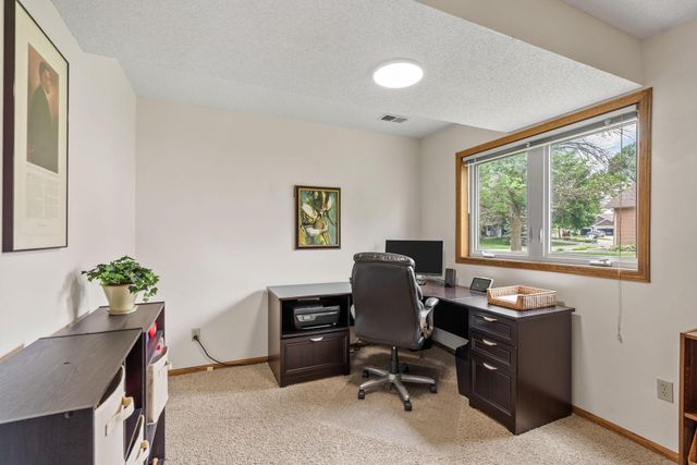 8461 Vagabond Lane N, Maple Grove, MN 55311