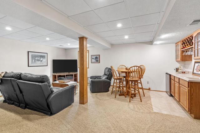 8461 Vagabond Lane N, Maple Grove, MN 55311