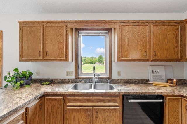 8461 Vagabond Lane N, Maple Grove, MN 55311