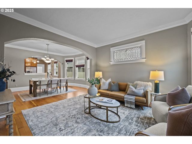 533 Ne FARGO St, Portland, OR 97212