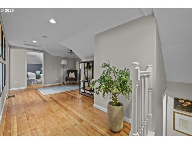 533 Ne FARGO St, Portland, OR 97212