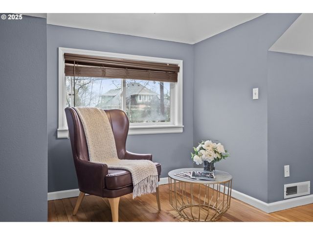 533 Ne FARGO St, Portland, OR 97212