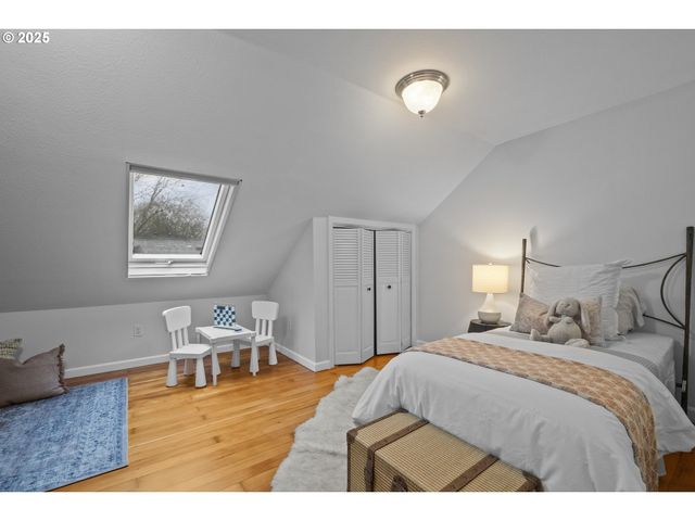 533 Ne FARGO St, Portland, OR 97212