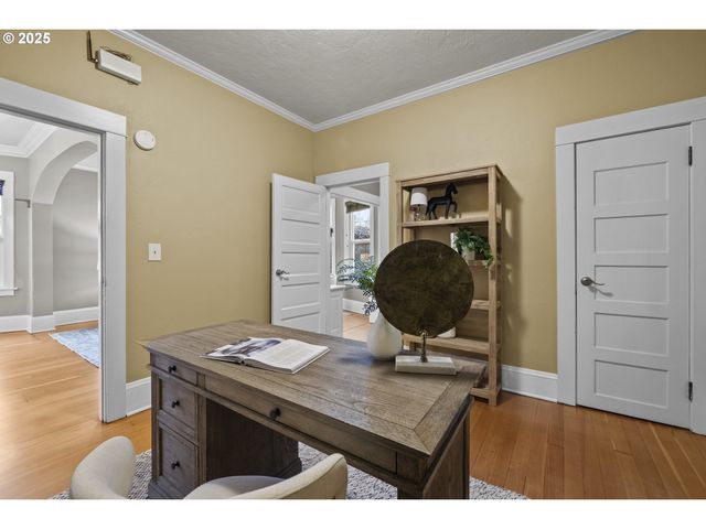 533 Ne FARGO St, Portland, OR 97212