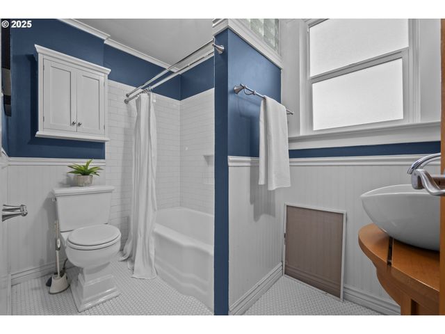 533 Ne FARGO St, Portland, OR 97212