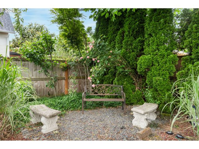 533 Ne FARGO St, Portland, OR 97212