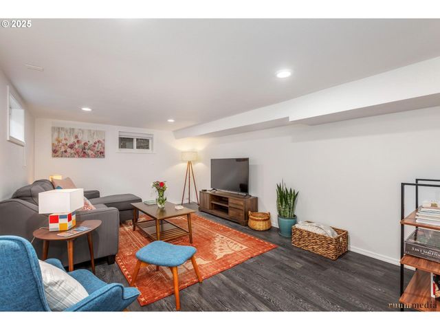 533 Ne FARGO St, Portland, OR 97212