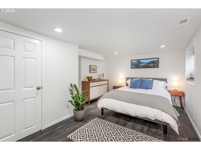 533 Ne FARGO St, Portland, OR 97212