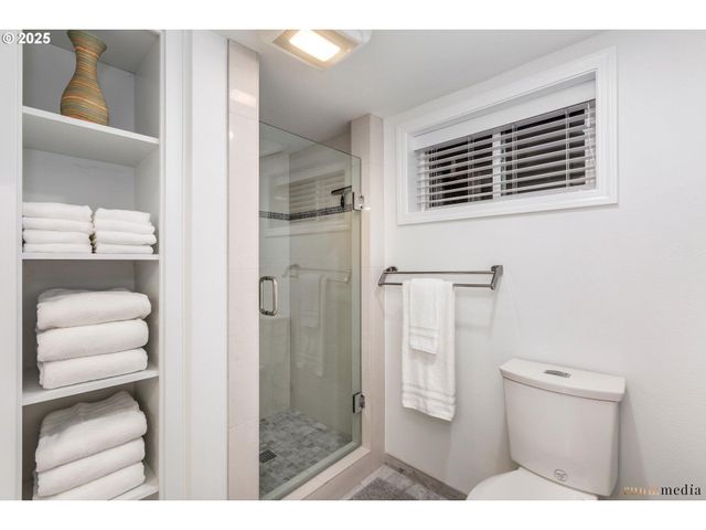 533 Ne FARGO St, Portland, OR 97212