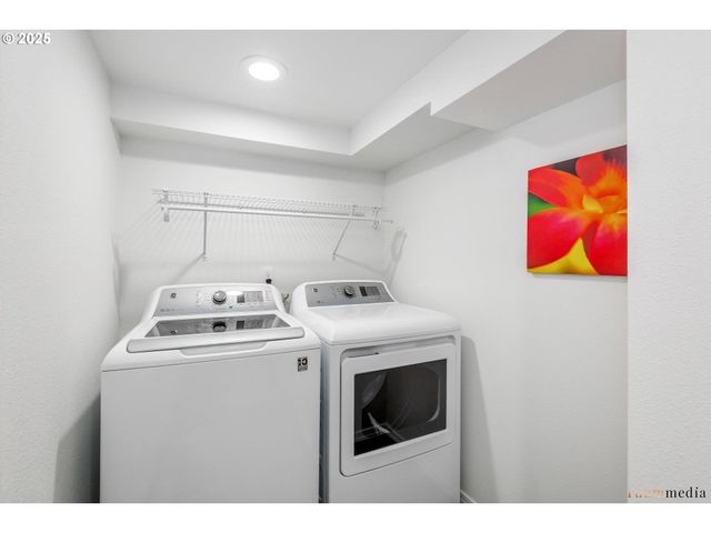 533 Ne FARGO St, Portland, OR 97212