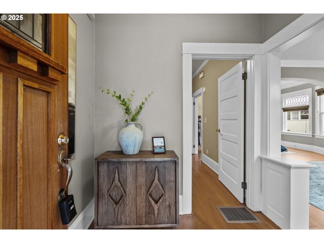 533 Ne FARGO St, Portland, OR 97212