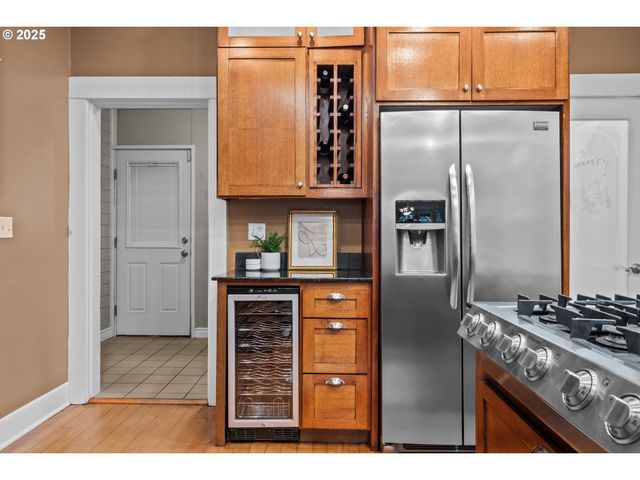 533 Ne FARGO St, Portland, OR 97212