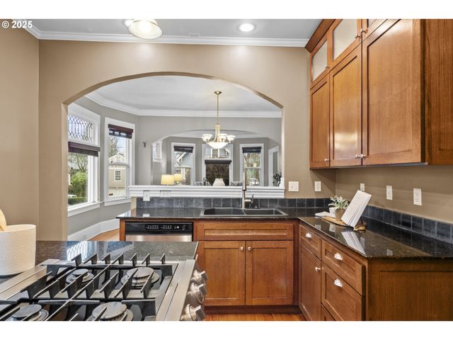 533 Ne FARGO St, Portland, OR 97212