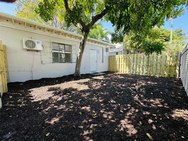 417 SE 14th Ct 4, Fort Lauderdale, FL 33316