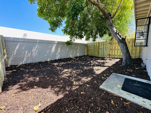 417 SE 14th Ct 4, Fort Lauderdale, FL 33316
